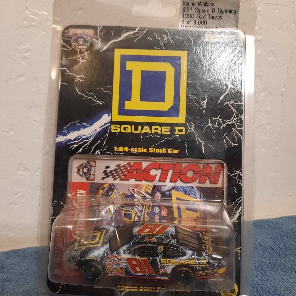 Vintage NASCAR Kenny Wallace #81 Square D Lightning 1/64 Stock Car 1 of 9000 NIB